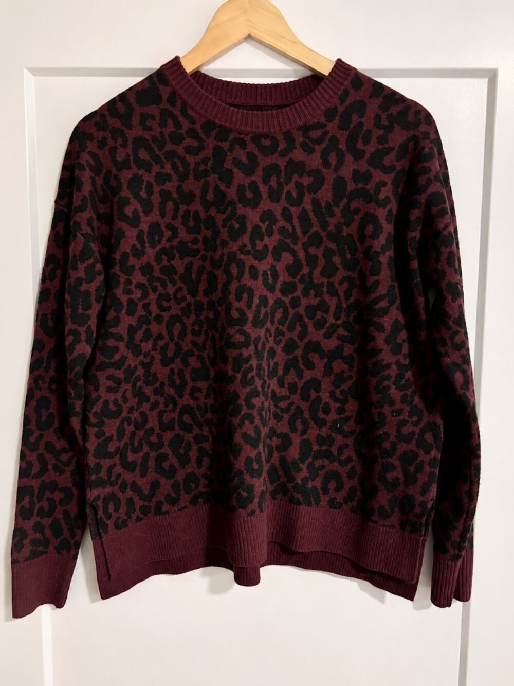 Nordstrom Rack Burgundy Black Leopard Print Oversized Sweater Size M Side Slits